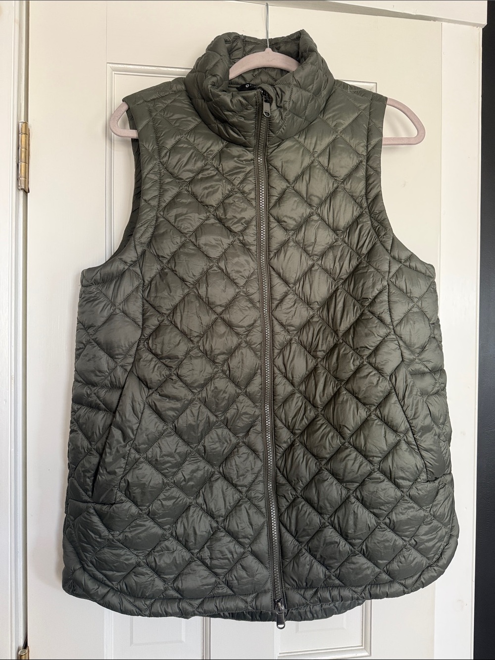 Athleta Moss Green Diamond-Quilted Sleeveless Puffer Vest